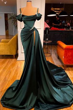 Stunning Off-the-Shoulder Mermaid Prom Dress Ruffles With High Split-Ballbella Luxurious Dresses, Green Prom, Prom Dress Long, Modest Prom, Fest Outfits, Green Mermaid, Dresses Green, Dresses Modest, Prom Dress Inspiration