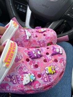 picture of my limited edition hello kitty crocs (pink) Hello Kitty Crocs, Shoes Hello Kitty, Classic Hello Kitty, Cool Crocs, Hello Kitty Decorations, Pink Crocs, Crocs Fashion, Custom Shoes Diy