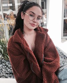 Top belle Cute Glasses Frames, Glasses Inspiration, Glasses Trends, Womens Glasses Frames, Nerd Fashion, Maggie Lindemann, Cute Glasses, Fashion Eye Glasses, Stylish Glasses