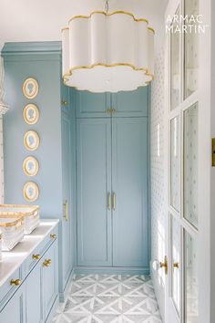 If you're looking for luxury laundry room design inspiration, then this interior tour of Arizona-based interior designer Randi Garrett is one you won't want to miss. The exquisite pastel blue laundry room cabinets feature our elegant brass cabinet handles and knobs which give the utility room a touch of modern grandeur.
Ready to explore a home of pure luxury? Let us show you around… Preppy Beach House, Blue Laundry Rooms, Modern Chinoiserie, White Laundry Rooms, Beach Preppy, Rabbit House, Laundry Space, White Laundry, Laundry Room Inspiration