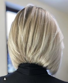 Wedge Haircuts For Fine Hair, Straight Bobs For Thick Hair, Stacked Blonde Bob, Bubble Bob Haircut, Back View Of Bob Hairstyles, Medium Bob Haircuts For Women, Bob Back View, Bob For Fine Hair, Cabelo Pin Up