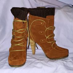 These Never Worn Aldo Boots Size 8 But A 7 1/2 Foot Can Wear As Well Are Will Pair Nicely With A Distressed Blue Wash Jumper Or Fitted Jeans With A White Ruffled Top. Aldo Boots, Fitted Jeans, Business Casual Outfits For Work, Ruffled Top, Aldo Shoes, Business Casual Outfits, Dress With Boots, Shoes Boots, Business Casual