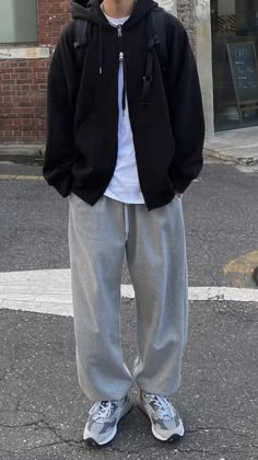 Oversized Hoodie Outfit Men, Gray Sweatpants Outfit, Oversized Hoodie Outfit, Sweatpants And Hoodie, Cool Outfit Ideas, Outfit Hoodie, Trendy Boy Outfits, Cool Outfit