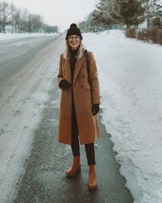 Brown Boots Outfit Ankle Winter, Brown Lug Boots Outfit, Chelsea Boots Outfit Winter, Brown Combat Boots Outfit, Black Blundstones, Lug Boots Outfit, Chelsea Boot Outfit, Karin Emily