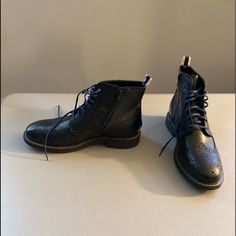 Steve Madden Electric Wingtip Boot Size 9-1/2 D Black Leather With Blue Laces Brand New Never Worn Mens Brown Leather Boots, Mens Brown Dress Shoes, Black Leather Dress Shoes, Mens Black Dress Shoes, Wingtip Boots, Runners Shoes, Brown Dress Shoes, Black Leather Dresses, Ankle Boots Men