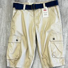 Authentic Branded Levi's Cargo Shorts Extra Room In Seat And Thigh Falls Below Knee Extra Pockets On The Side Belted Loops With Belt Included Boys Belt, Extra Room, On The Side, Kids Bottoms, Cargo Shorts, Levi's, Cream, Color