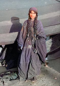 Pilgrimage Outfit, Bedouin Fashion, Yemen Clothes, Desert Clothing, Lebanese Fashion, Fashion Props, Arabic Clothing, Gender Fluid Fashion, Middle Eastern Fashion