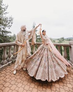 Sikh Wedding Photography, Indian Wedding Pictures, Bride Groom Poses, Sikh Bride, Indian Wedding Poses