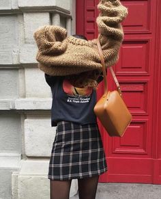 Model Pose, Sweater Oversized, Fall Skirts, Plaid Skirt, 가을 패션, Fall Winter Outfits, Outfits Casuales