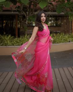 Aishwarya Lakshmi, Aishwarya Lekshmi, Pink Organza Saree, Trending Saree, Desi Fashion Casual, Simple Sarees, Indian Fashion Saree, Red Wedding Dresses