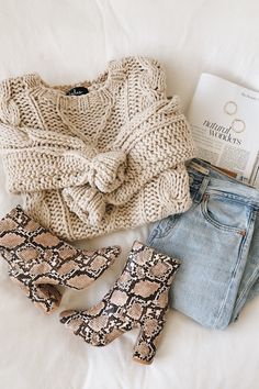 Beige Cable Knit Sweater, Pastel Outfit, Foto Tips, Beauty And Fashion, Casual Winter Outfits, Fashion Mode, Looks Style, Mode Inspiration, Fall Winter Outfits