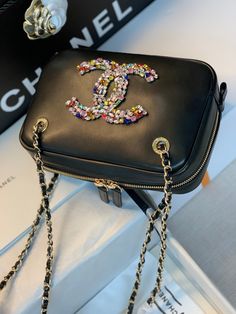 Description CC Camera Cubic Diamonds Black Bag For Women 12.5cm/4.9in Rep 1:1 Size: 12.5 × 17 × 7 cm / 4.9 × 6.6 × 2.7 in CC logo beaded Black Includes dust bag. This product is of the best quality. Cc Camera, Louis Vuitton Shirt, Chanel Shirt, Chanel Logo, Loafer Mules, Chanel Bags, Evening Clutch Bag, Cc Logo, Black Bag