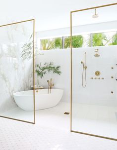 A simple yet modern bathroom interior. Celebrity Bathrooms, Interior Design Institute, Spa Like Bathroom, Bathroom Inspiration Decor, Serena Williams, Wet Rooms, Celebrity Houses