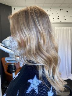 Blonde Highlights Lived In, Blonde Babylights On Light Brown Hair, Beige Blonde Hair Straight, Blonde Hair With Dark Blonde Lowlights, Blonde Hair Sandy, Toner For Blonde Hair Before And After, Partial Foil Blonde, Beige Blonde Hair Highlights, Warm Blonde With Lowlights