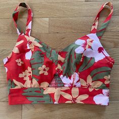 Flower Comfortable With Or Without A Bra Summer Stretchy Adjustable Straps Unworn Flower Crop Top, Summer Flowers, Lady In Red, Red White, Adjustable Straps, Red And White, Crop Top, Womens Tops, Crop Tops