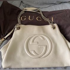 White Leather Gucci Tote Purchased In Italy. In Great Condition Basically Brand New. Loved The Bag But Looking To Home Her To Someone Who Will Wear It More Often! Open To Reasonable Offers Classic White Bag With Chain, Everyday White Gucci Bag, White Gucci Bag For Everyday Luxury, Luxury Bags Collection, Gucci Tote Bag, Bags Gucci, Gucci Tote, Beef Dishes, Gucci Bags