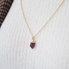 Raw Garnet Necklace Sterling Silver Garnet Necklace - Etsy Iraq Delicate Gold Faceted Crystal Necklace, Dainty Gold Faceted Crystal Necklace, Fine Garnet Necklace For Gift, Dainty Garnet Necklace For Gift, Raw Garnet Necklace, Garnet Pendant, Garnet Necklace, Perfect Outfit, Garnet