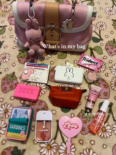 Kawaii Whats In My Bag, What’s In My Purse, What's In My Bag Aesthetic, What's In My Backpack, Everyday Bag Essentials, What's In My Purse, What's In My Bag, Backpack Essentials