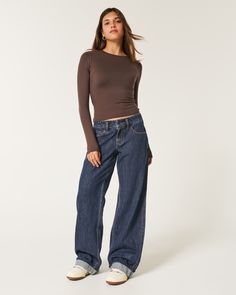 Classic denim jeans in a dark wash, designed with a low-rise waist and baggy leg. Cuffed hems. Dark Wash Baggy Jeans, Light Wash Jeans Outfit, Wash Jeans Outfit, Low Rise Baggy Jeans, Jeans Outfit Women, Women's Bottoms, Cute Fall Outfits, Swaggy Outfits, Hollister Jeans