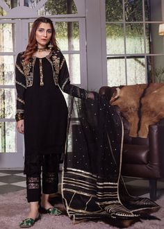 Latest Pakistani Dresses, Pakistani Clothes Online, Shadi Dresses, Resham Embroidery, Pakistani Designer Clothes, Pakistani Formal Dresses, Pakistani Dresses Online, Fantasy Quotes, Pakistani Clothes