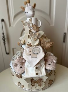 there is a cake made to look like a baby's diaper tree with teddy bears on it