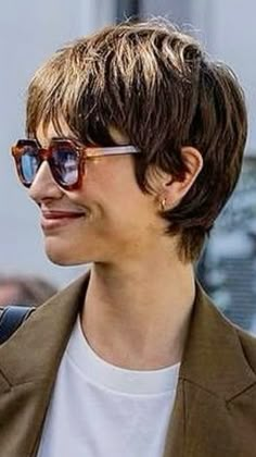 Hair Shots, Buzzed Hair, Jacqueline Bisset, Hair Inspiration Short, Hair Affair, Cute Hairstyles For Short Hair, Hair Clothes, Short Hair Haircuts, Short Bob Hairstyles