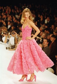 Kate Moss Runway, Fairycore Fashion, Moss Fashion, Elevated Fashion, 90s Runway Fashion, Vintage Runway, Isaac Mizrahi