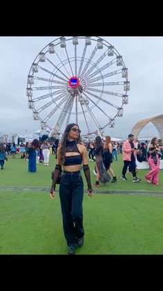 #festival #rockinrio #riodejaneiro #look #lollapalooza #lookfestival #allblackoutfit Look Festival Rock In Rio, Creamfields Outfit, Look Lollapalooza, Ootd Concert