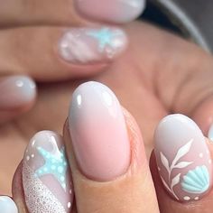 Simple Cute Beach Nails, Nail Ideas Beach Theme, Beachy Wedding Nails, Seashell Nail Design, Wedding Beach Nails, Beach Art Nails, Florida Nails Designs Beach Summer, Simple Vacay Nails, Florida Inspired Nails