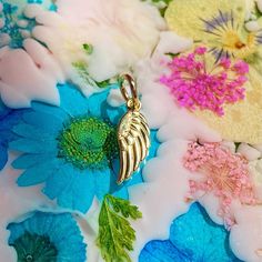 Angel Wing Charm Pendant Height: 19.75mm (0.78 inches) Pendant Width: 5.5mm (0.22 inches) Chain Passage Dimensions: 3.5mm x 3.5mm Available Metals: 14KY, 14KR, 14KW If in stock, this item will ship in 1-3 business days. If out of stock, this item will be made to order, please allow up to 10 business days for item to ship. For rush order requests and immediate availability, please message shop directly prior to purchase. Gift box included - if you have custom packaging requests, please message sh Angel Wings Jewelry Gold, Gold Winged Necklace For Gift, Yellow Gold Wing-shaped Jewelry, Elegant Wing-shaped Yellow Gold Necklace, Rose Pendant Necklace, Yellow Gold Wing-shaped Necklace For Gift, Free Angel, Gold Angel Wings, Gold Angel