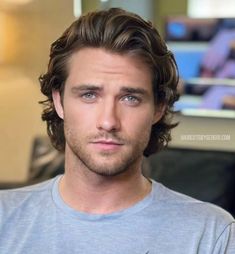 Ideas for a long wavy haircut for a man. Long Ish Hair Men, Long Swept Back Hair Men, Men With Wavy Hair, Mens Hair Medium Length, Mens Wavy Hairstyles Long, Wavy Hair For Men, Mens Wavy Hair Styles, Layered Flow Haircut Men, Wavy Hair Mullet Men