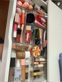 Draw Organization, Vanity Inspo, Dream Vanity, Vanity Drawers, Makeup Help, Vanity Organization