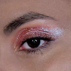 Blown Out Eyeshadow, Pink Champagne Makeup Look, Elegant Pink Makeup, Snow Bunny Makeup, Pink Eye Shadow Looks, Pink Shimmer Makeup, Pink Sparkle Makeup, Pink Makeup Looks Soft, Shimmer Makeup Look