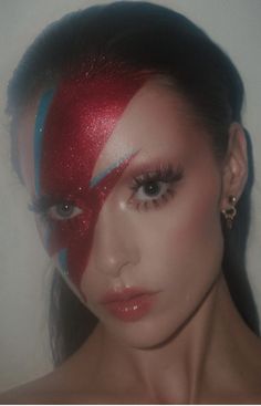 Halloween Face Paint Costumes, David Bowie Costume Ziggy Stardust, Face Paint Halloween Costumes, Ziggy Stardust Makeup, Ziggy Stardust Halloween, Ziggy Stardust Costume, Face Setting Spray