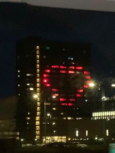 the traffic lights are red in the city at night