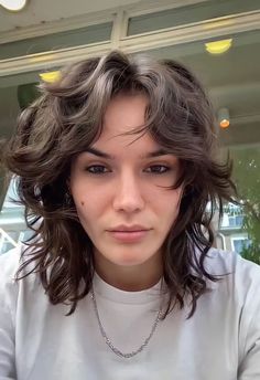 Lesbian Haircut Wavy, Shoulder Length Shaggy Haircuts For Thick Hair, Shaggy Mullet Wavy Hair, Androgynous Hair Medium Length, Wavy Short Shag, Lesbian Haircut Medium, Short Curly Wolf Cut, Racoon Hair, Masc Hair