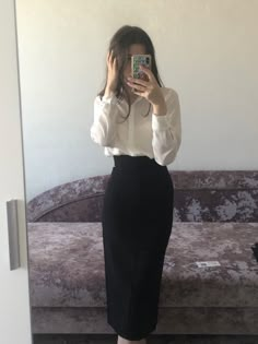 it’s a super classy and chic outfit: tuck your oversized white shirt into midaxi skirt with a defined waistline, put on heels and you’re ready❤️ Skirt And Blouse Work Outfit, Pencil Skirt Blouse Outfit, Long Skirt Corporate Attire, Formal Attire Outfits For Women, Business Casual Outfits For Women Pencil Skirt, Long Skirt Formal Outfit Business, Skirt Business Attire, Long Black Skirt Outfit Professional, Pencil Skirt Outfits Formal