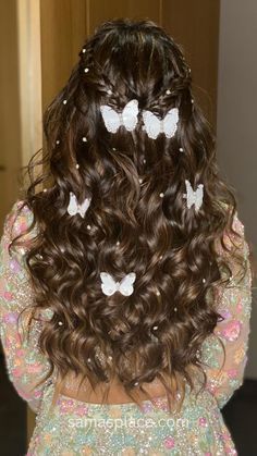 Quinceñera Hairstyles Short Hair, Quince Hair With Butterflies, Quinceanera Hairstyles With Flowers, Quiencera Hairstyles, Hairstyles With Butterflies, Quince Hairstyles For Short Hair, Quince Hair, Sweet 16 Hairstyles, Butterfly Hairstyle