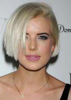 Agyness Deyn, bob style hair Hairstyles For Short Bobs, Edgy Bob, Short Bobs, Prom Hairstyles For Short Hair, Long Bob Haircuts, Super Hair, Short Straight Hair, Bob Haircuts For Women