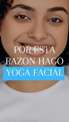 a woman smiling with the words, poresta razon hago yoga facial