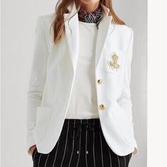 This Chic Jacquard Blazer Embodies The Ralph Lauren Style With A Signature Bullion Patch At The Chest And Luxurious Gold-Tone Crest-Embossed Buttons. 98% Cotton, 2% Elastane Two-Button Silhouette Notch Lapel Long Sleeves With Four-Button Cuffs Left Chest Patch Pocket Two Front Waist Flapped Pockets Gold-Tone Crest-Embossed Buttons Bullion "Lrl" Patch Embroidered At The Left Chest Slim Fit Intended To Hit At The Hip Nwt (Minor Discoloration, All 3 Spots Pictured) Preppy Mode, Jacquard Blazer, Ralph Lauren Blazer, Ralph Lauren Style, Estilo Preppy, Ralph Lauren Outfits, Blazer Outfits, 가을 패션, White Blazer