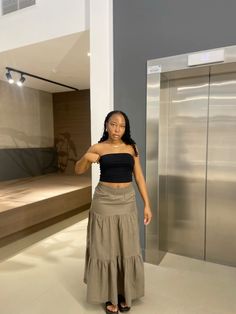 Formal Satin Skirt Outfit, Earthy College Outfits, Maxi Skirt Outfits Black Women, What To Wear To A Birthday Dinner, Long Summer Skirt Outfits, Earthy Skirts, Cute Modest Outfits Summer, Uni Outfits Summer, Modest Girly Outfits