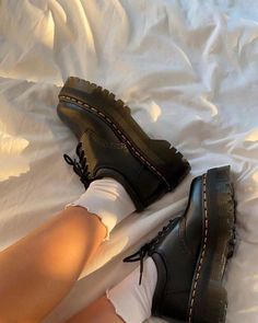 Doc Martens 1461 Platform, Doc Martens Winter, Dr Martens Shoes Outfit, Chelsea Boot Outfits Women, Doc Martens Loafers, Platform Boots Outfit, Doctor Martens, Platform Doc Martens, Martens Outfit