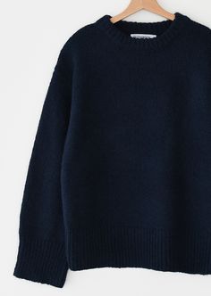 - Thick knitted fabric - Fabric with wool - Long sleeves - Round neck ABOUT ME 50% acrylic 40% polyester 10% wool   LOOK AFTER ME Hand wash according to instructions on care label Pull Aesthetic, Pull Bleu Marine, Oversized Knit Sweater, Pull Oversize, Shoes Flats Sandals, Oversize Knit, Oversized Knitted Sweaters, Care Label, Pant Shirt