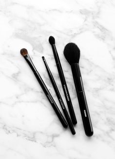 10 Things I'm Loving From Chanel - The Beauty Look Book Aesthetic Makeup Brushes, Makeup Brushes Aesthetic, Lucky Nails, Chanel Makeup Brushes, Chanel Brushes, Large Glass Jars, Alat Makeup, Blending Eyeshadow, Chanel Perfume