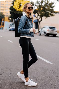 Reebok Outfit, White Sneakers Outfit, Athleisure Outfit, Sneaker Outfits Women, Outfit Denim, Black Leggings Outfit, Fashion Jackson