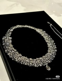 Hindi Dialogues, Royal Necklace, Expensive Jewelry Luxury, Fancy Jewellery Designs, Luxe Jewelry, Gambar Figur, Jewelry Accessories Ideas, Cartier Jewelry, Turkish Jewelry