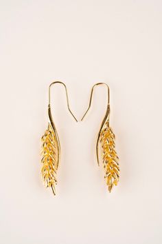 These wheat earrings symbolize wealth, luck, and prosperity! These Gold dangle drop earrings are the perfect gift to wish your loved one your best wishes. xoxo This item is made out of Zinc alloy. It's lightweight, comfortable, and incredibly charming! Product ships from the USA within 1-3 days Please check out our store for more lovely products https://etsy.me/3fv5TGq Follow us on Instagram @daydreambasket Long Drop French Hook Earrings For Gift, Wheat Jewelry, Wheat Earrings, Black Cat Superstition, 21st Birthday Gifts, Gold Geometric, Fairy Grunge, Birthday Gift For Her, Dark Souls