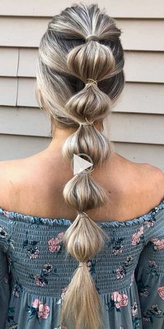 Pretty bubble braids Another cute braid hairstyle for you to try in 2021The hair features bubble braidsBubble braids offer up a coolhoco hair ideas ponytailhoco hair i... Ways To Wear Braids, Competition Hair, Hoco Hair Ideas Ponytail, Cheer Hair, Braid Hairstyle, Dance Hairstyles, Game Day Hair