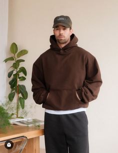 Dark Brown Hoodie Outfit Men, Brown Hoodie Outfit Woman, Brown Hoodie Outfit Men, Grey Sweatshirt Outfit Men, Basic Outfits Winter, Hoodie Men Outfit, Men's Casual Outfits Winter, Brown Hoodie Outfit, Gray Sweatshirt Outfit